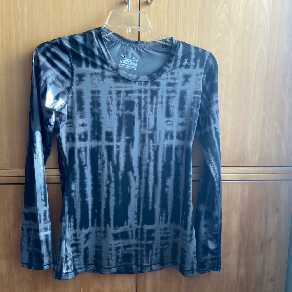 Under Armour workout long sleeve NWT